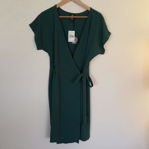 NWT Hunter green crepe wrap dress